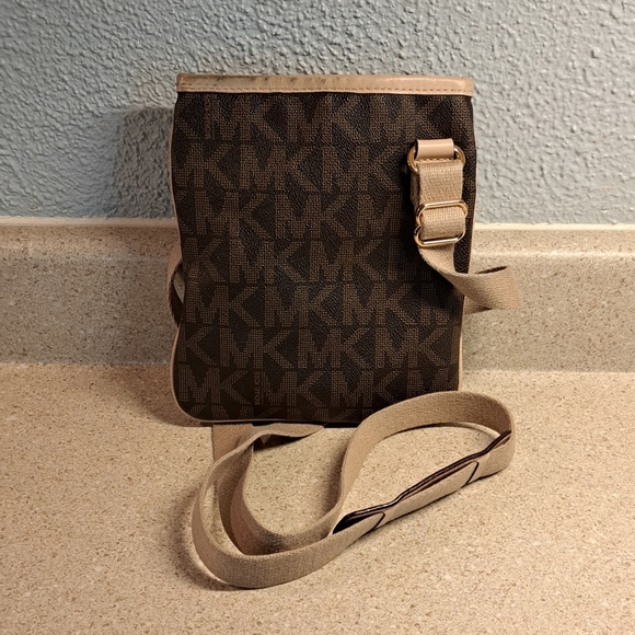 Michael Kors Crossbody Bag - Picture 2 of 13